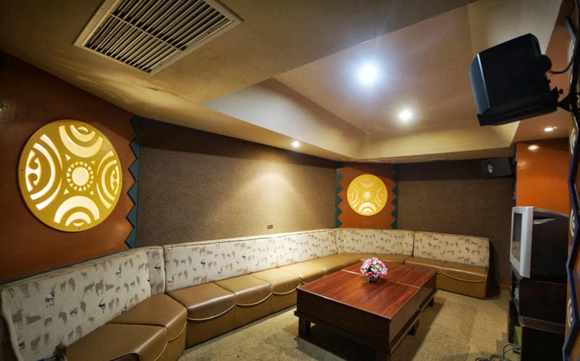 Dhevaraj Hotel Nan Exterior photo