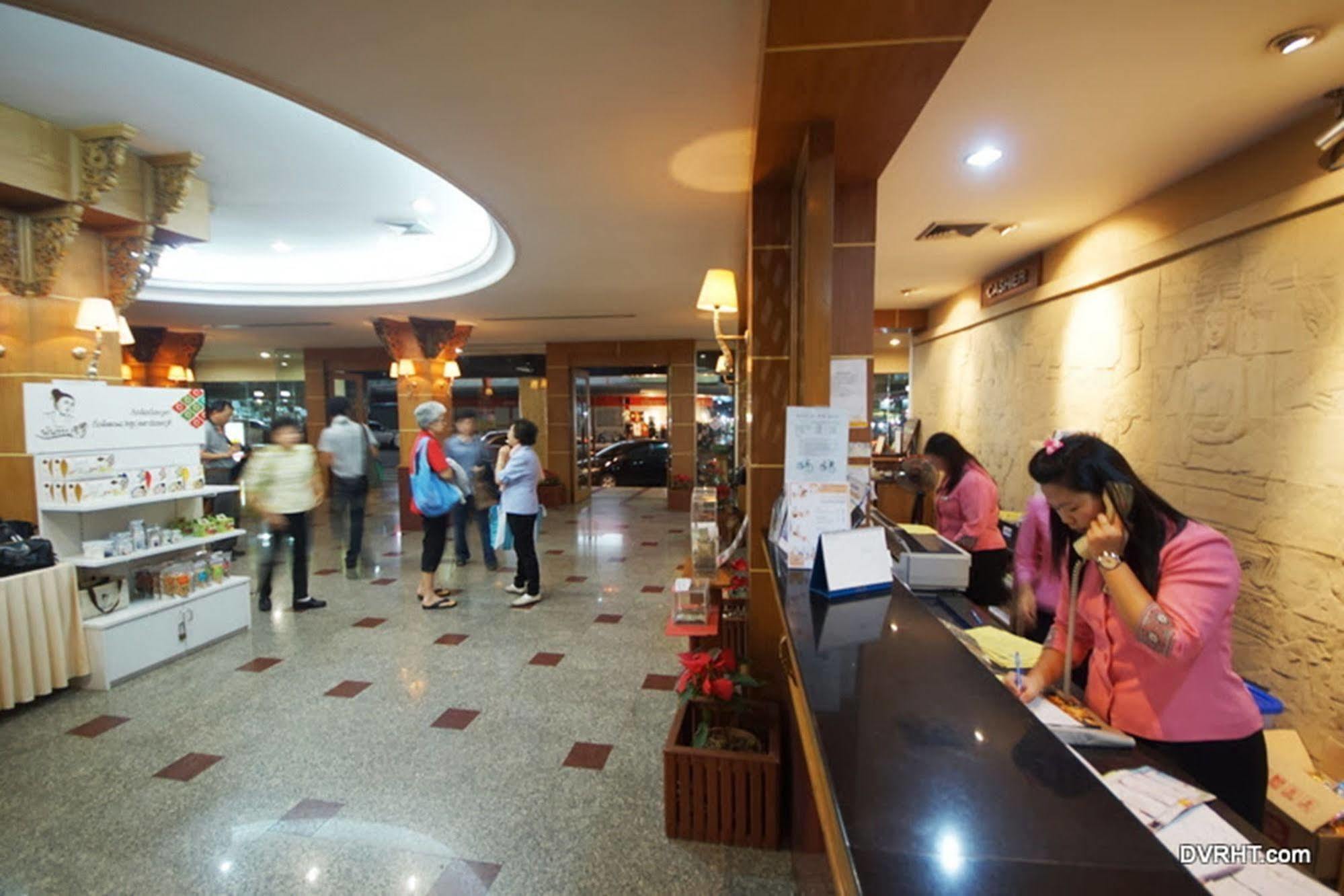 Dhevaraj Hotel Nan Exterior photo